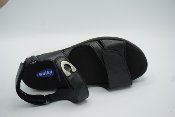 0235033 Medusa reflex zwarte sandaal Wolky