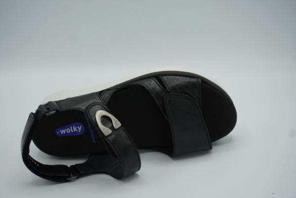 0235033 Medusa reflex zwarte sandaal Wolky