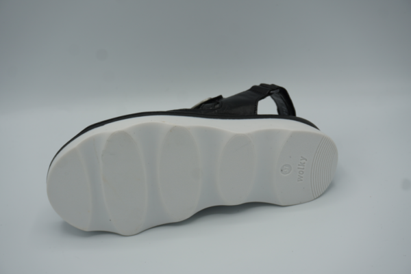 0235033 Medusa reflex zwarte sandaal Wolky