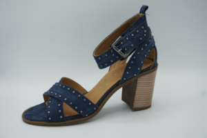 07.02 BLauw hoge hak studs