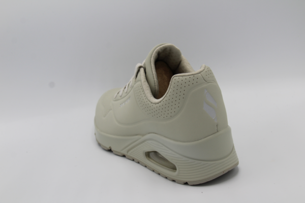 73690/OFWT Uno stand on air off white Skechers