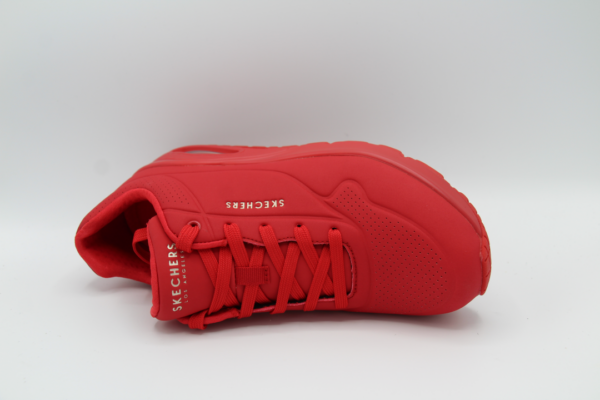 73690/ Red uno stand on air rood Skechers