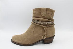 584.001 Taupe enkellaarsje H